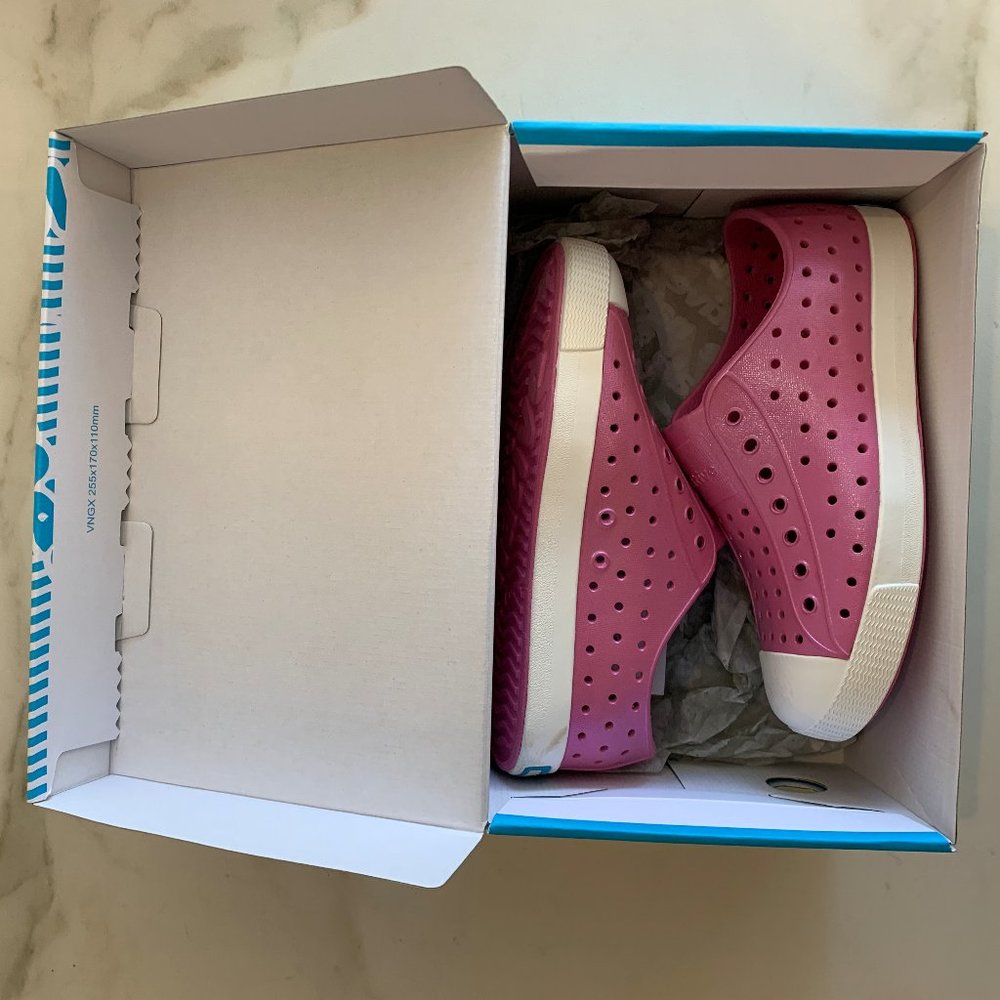 Native Jefferson Iridescent Shoes (Malibu Pink)